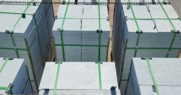 新乡 芝麻白花岗岩5公分地铺石 花岗岩厂家工厂装车日常