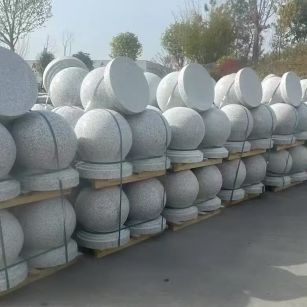 新乡 白麻花岗岩石材圆球，石球，挡车球，隔离球，景观石球，风水球等