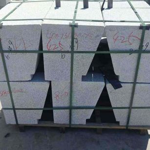 新乡 芝麻白异形坐凳，石凳