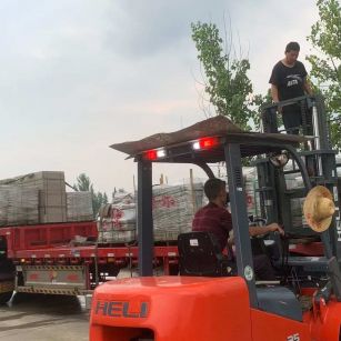 新乡 黄金麻冰裂纹，地铺石装车