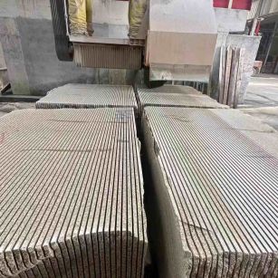 新乡 车间生产日常，黄金麻白麻花岗岩