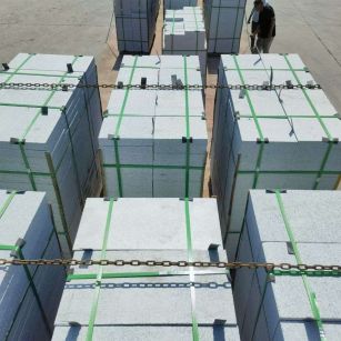 新乡 芝麻白花岗岩5公分地铺石 花岗岩厂家工厂装车日常