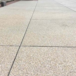 新乡 黄金麻花岗岩石板材荔枝面地面铺装效果
