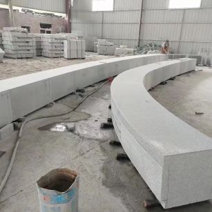 新乡芝麻白花岗岩石板材 园林光面弧形坐凳