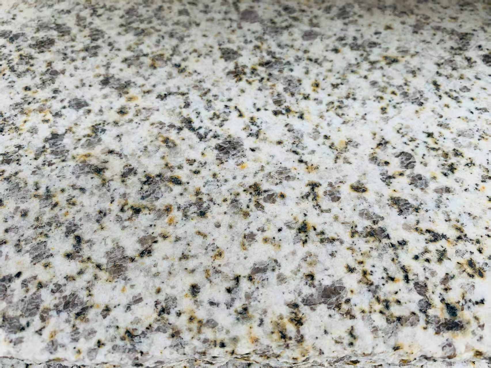 新乡 黄金麻花岗岩石材浅黄光面