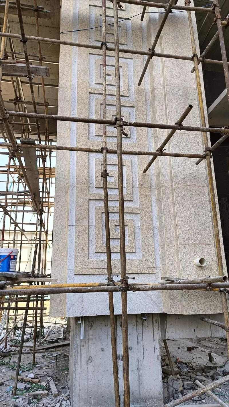 新乡 黄金麻花岗岩别墅外墙干挂回纹造型效果