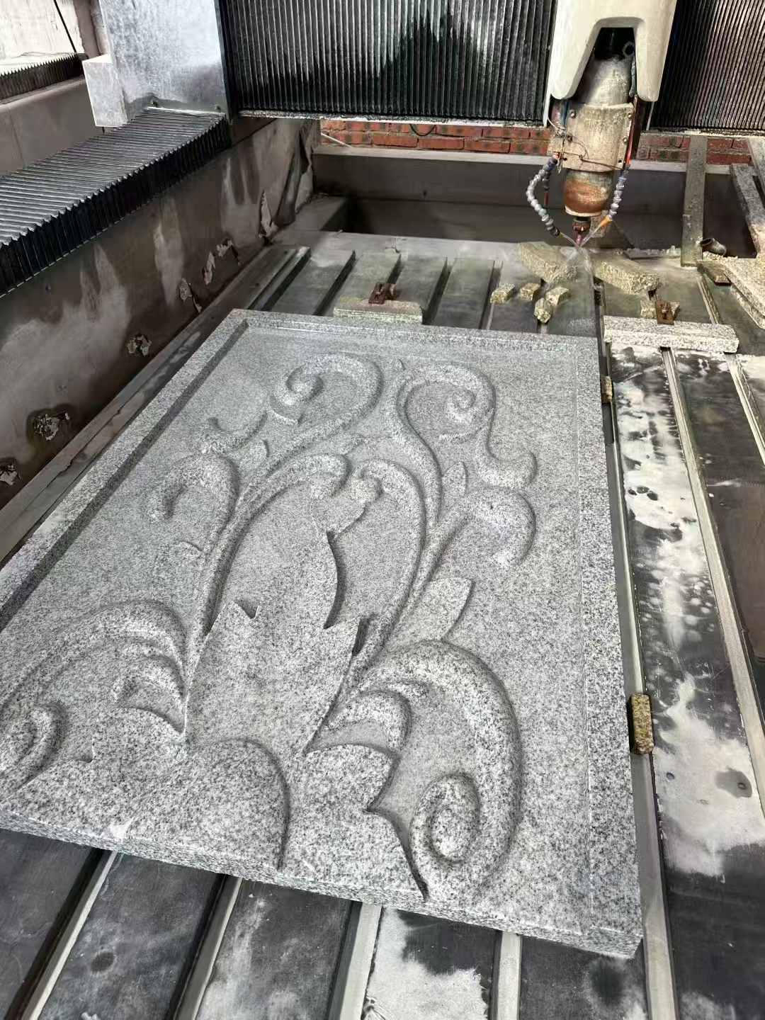 新乡 白麻别墅干挂雕花板