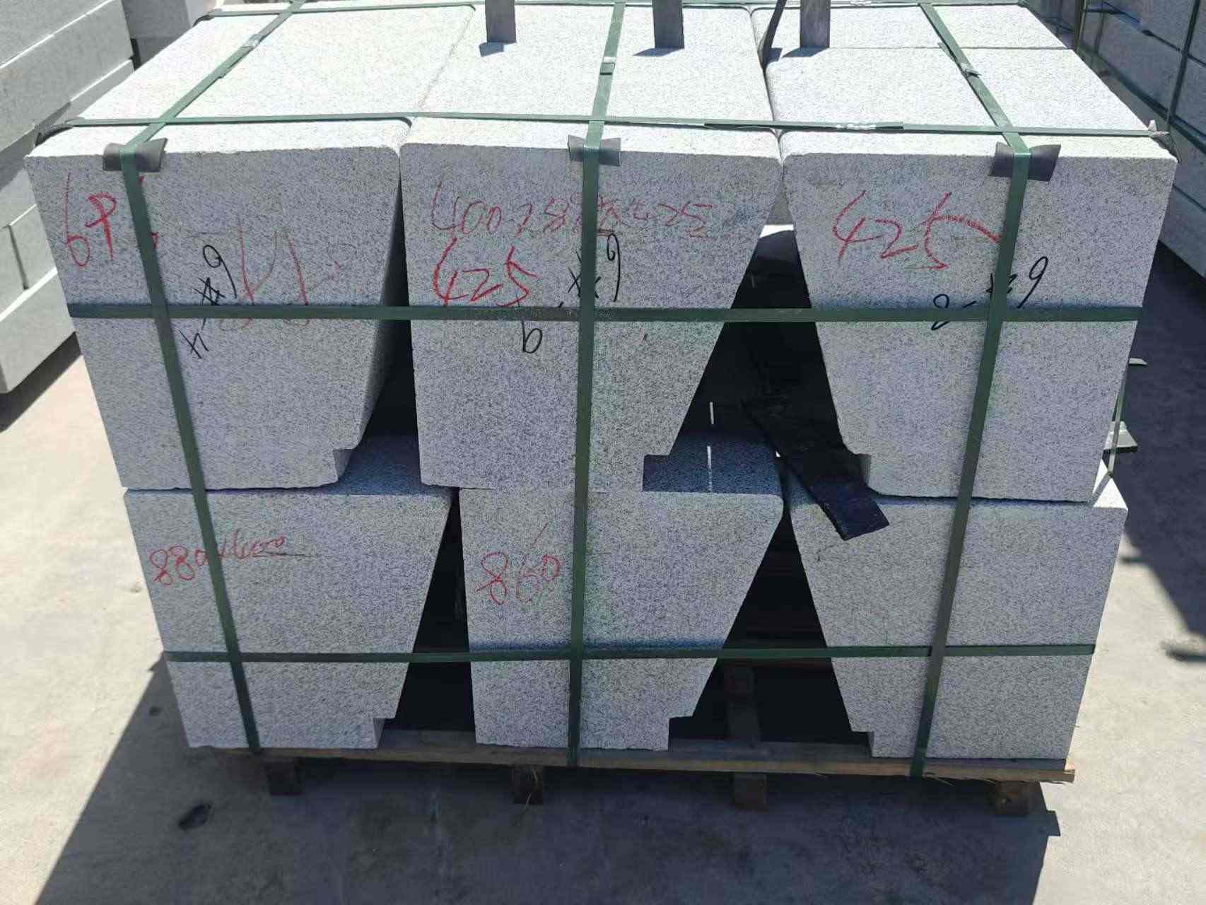 新乡 芝麻白异形坐凳，石凳