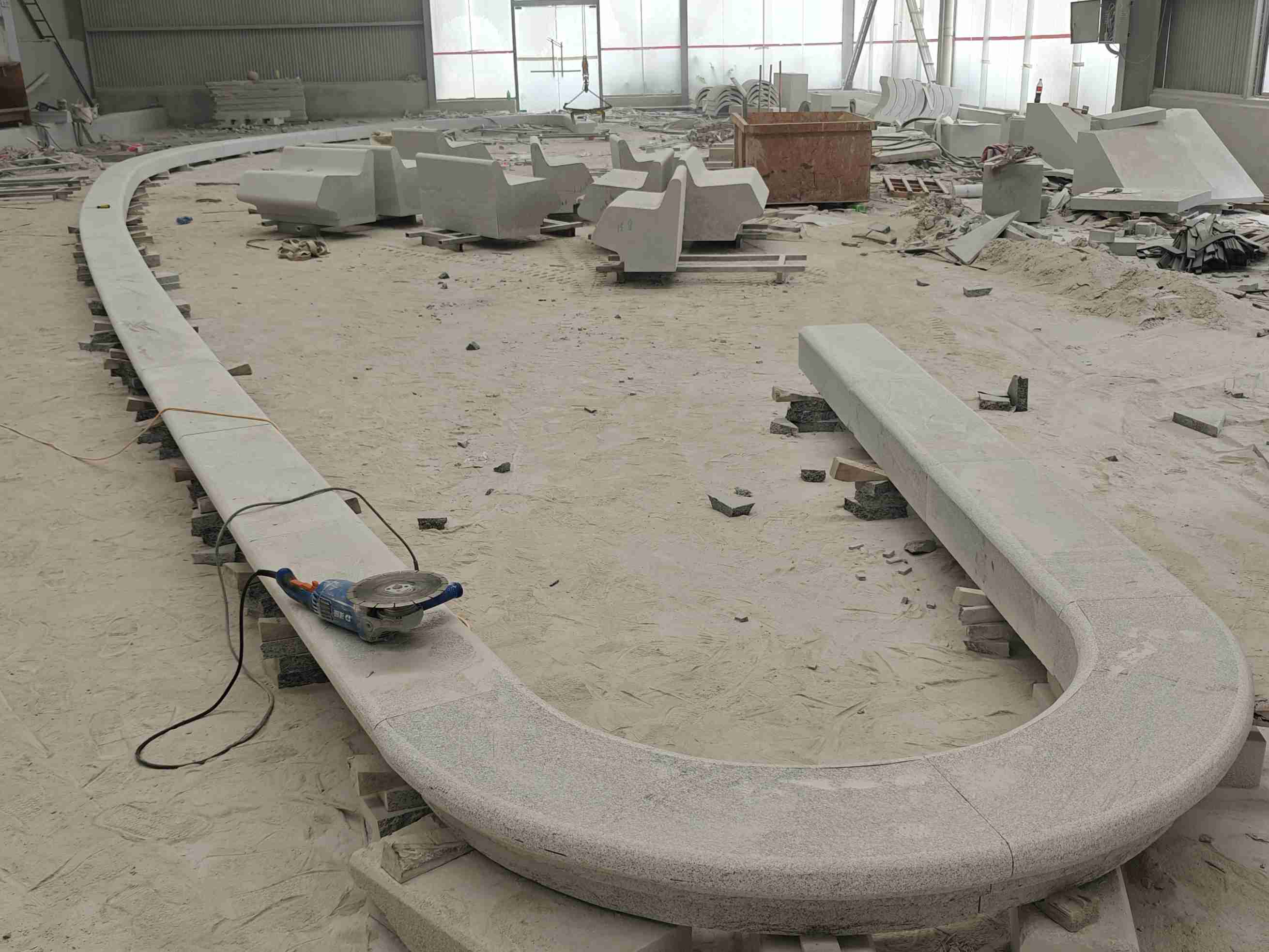 新乡 芝麻白花岗岩弧形花坛石，坐凳石