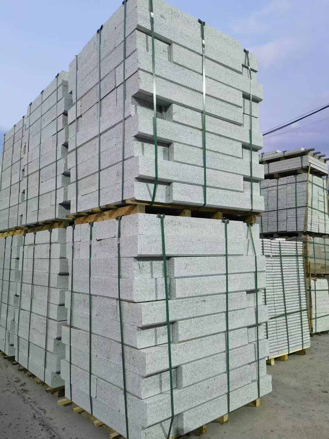 新乡 芝麻白花岗岩路沿石，路缘石，路肩石，道牙，立缘石，马路牙子，街沿石，侧石等