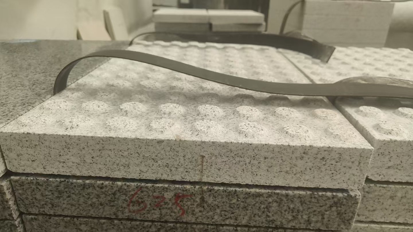 新乡 芝麻白花岗岩6.0公分荔枝面五轴加工雕刻盲点