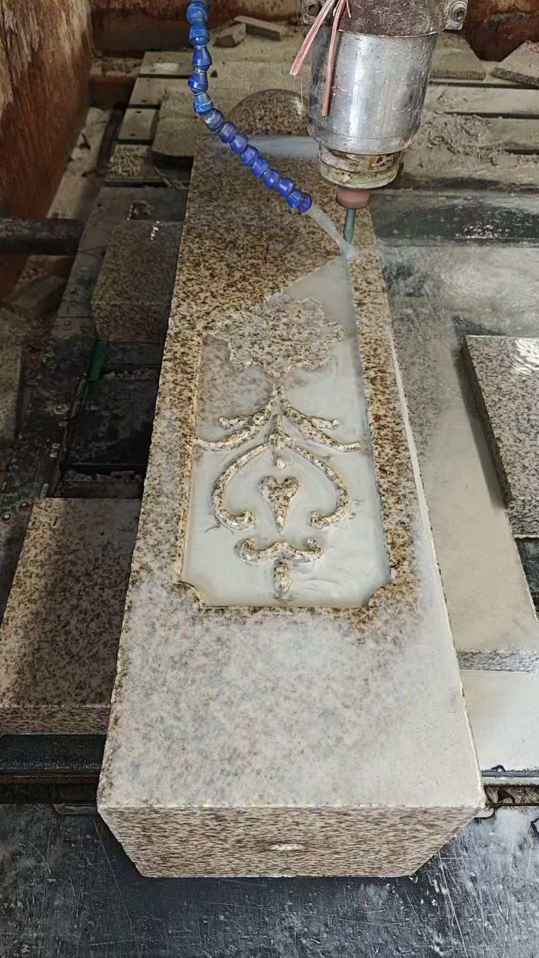 新乡 黄金麻花岗岩异形加工雕刻栏杆大柱