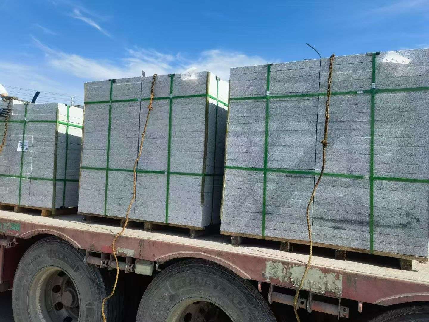 新乡 芝麻白花岗岩地铺石装车日常