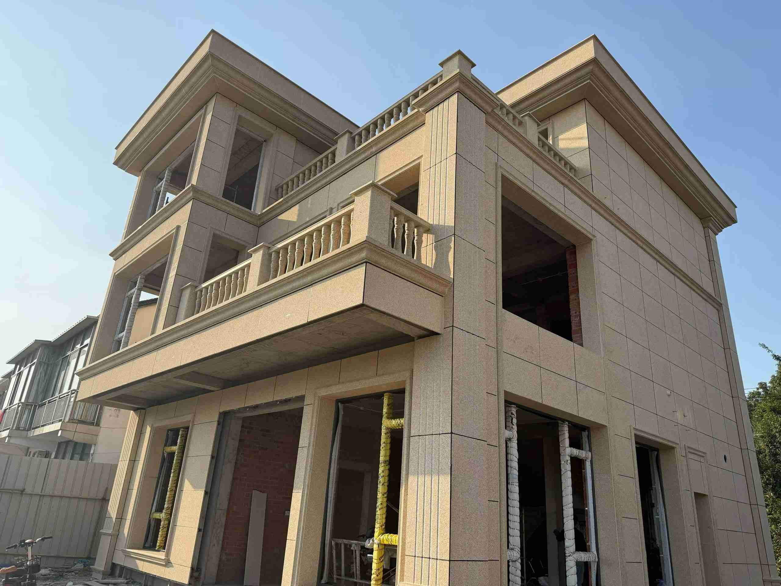 新乡 黄金麻花岗岩石材荔枝面外墙干挂效果展示