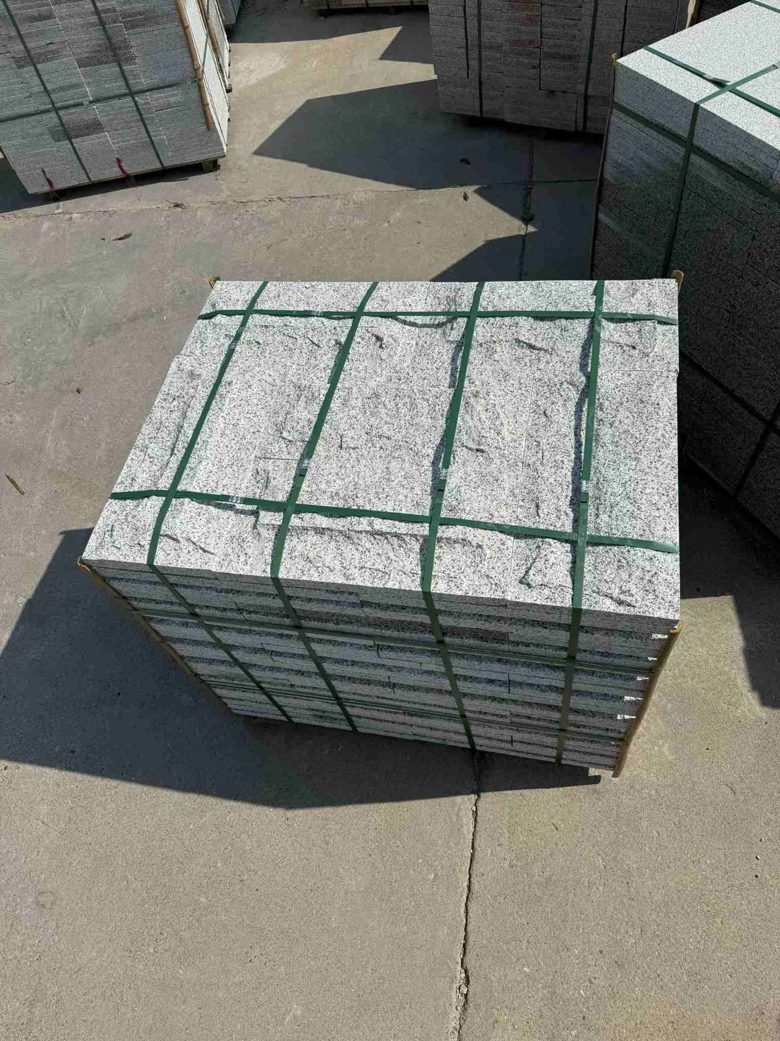 新乡 白麻花岗岩石材自然面蘑菇石成品