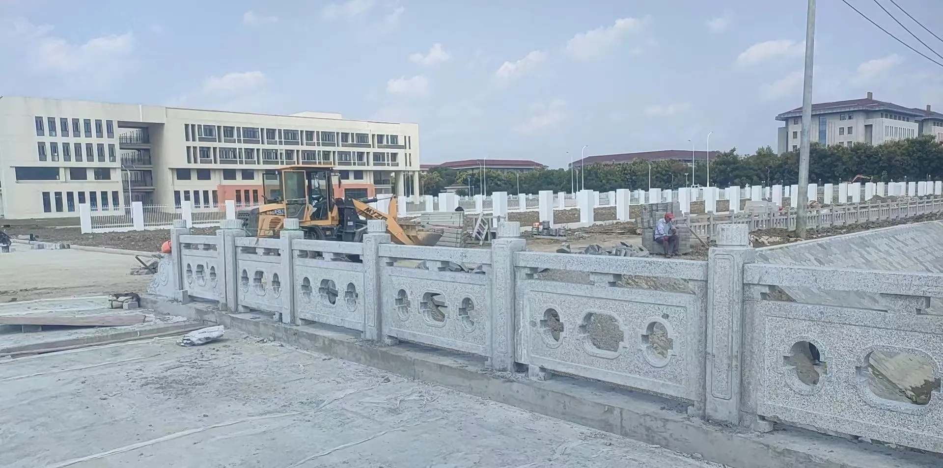 新乡 白麻花岗岩荔枝面河道栏杆