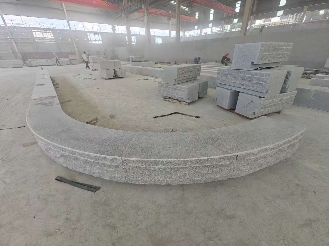 新乡 芝麻白异形坐凳，自然面光面弧形加工