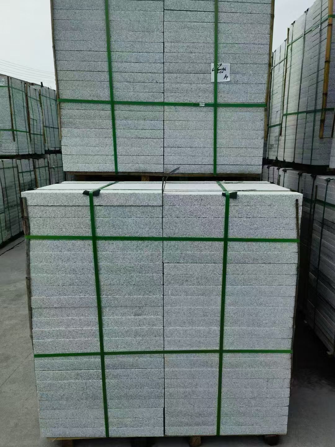 新乡 芝麻白火烧，园林广场市政工程地铺石，1.8~5.0厚均有现货