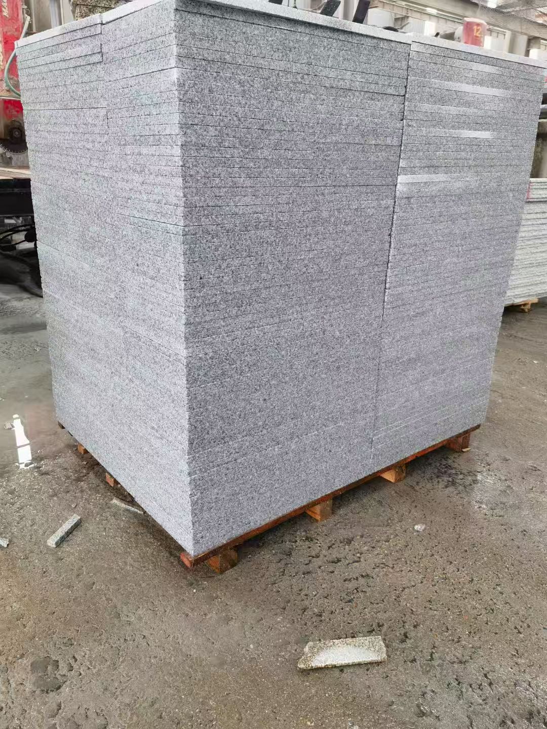 新乡 芝麻白火烧面1.8厚300*600地铺石，尺寸标准，厚薄均匀