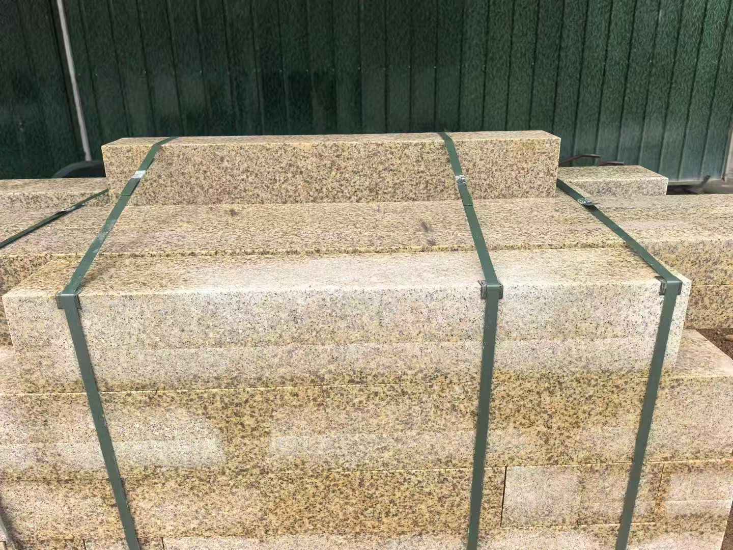 新乡 黄金麻花岗岩石材机切面栏杆料半成品