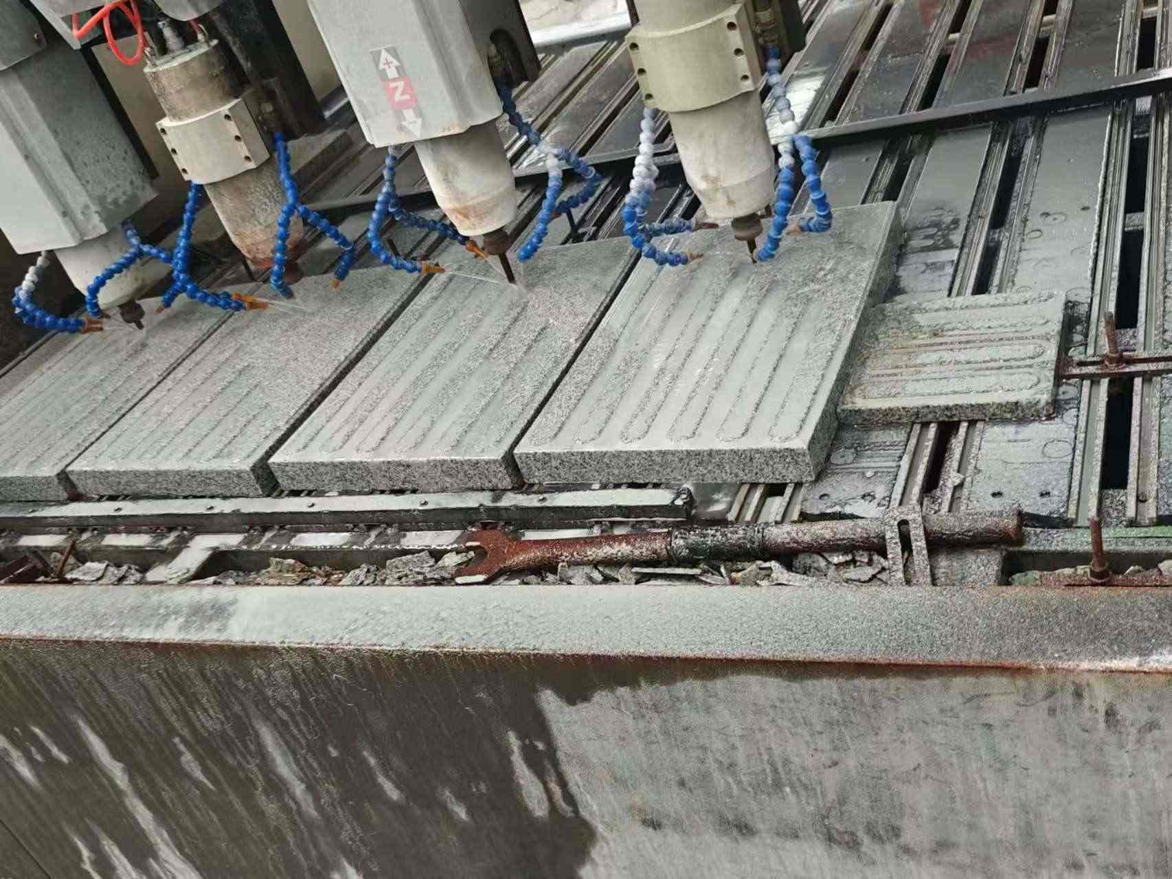 新乡 芝麻白花岗岩荔枝面盲道雕刻