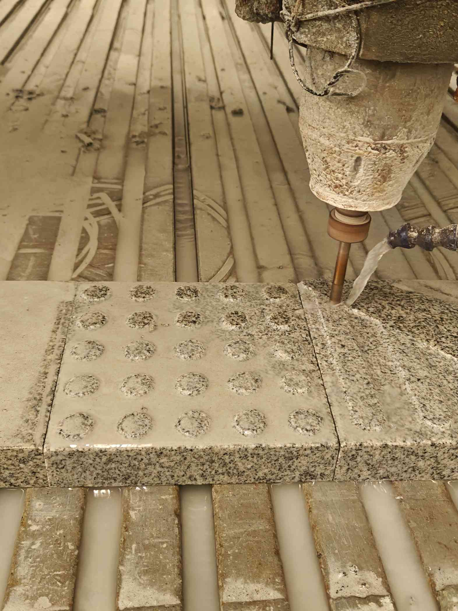 新乡 芝麻白花岗岩石材盲人石、盲道石、盲点石