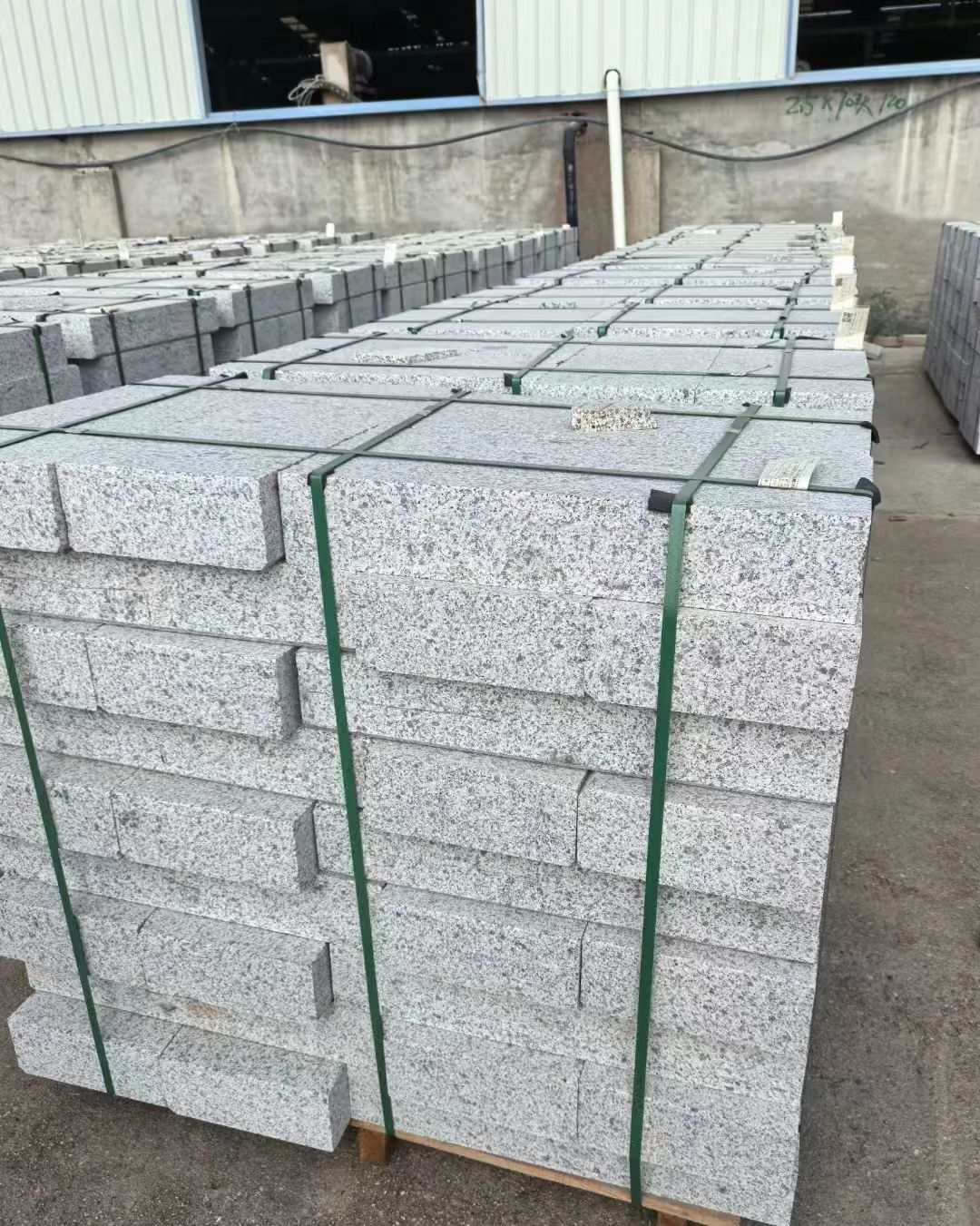 新乡 白麻花岗岩路沿石，弧形路沿石，道牙石，马路牙子，界石，路缘石，平沿石，直岩石，平缘石等