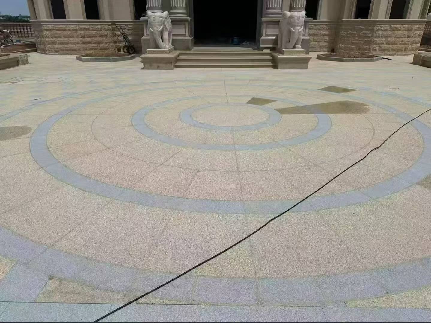 新乡 黄金麻芝麻灰花岗岩石材地铺拼接效果