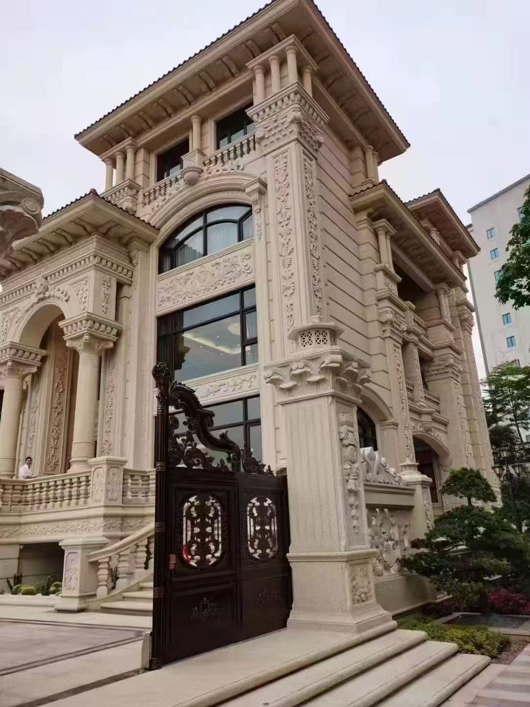 新乡 黄金麻花岗岩别墅外墙干挂效果展示