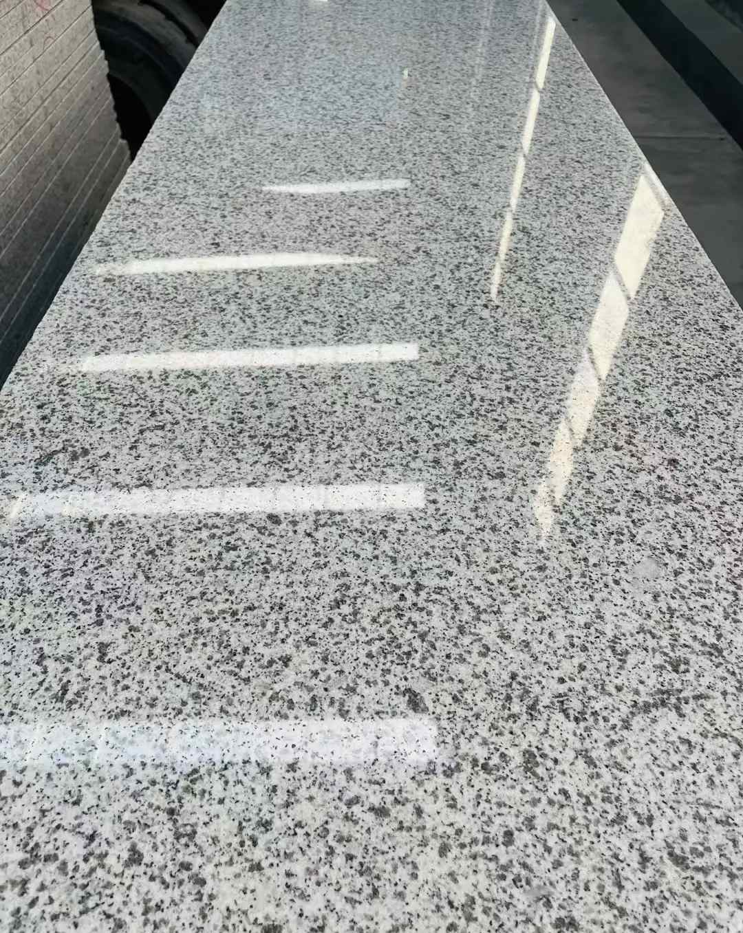 新乡 白麻花岗岩光面毛板